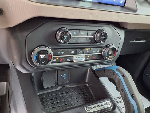 Used 2024 Ford Bronco Wildtrak AWD/4WD image 16