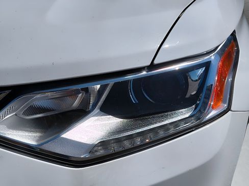 Used 2020 Chevrolet Traverse LS FWD image 12