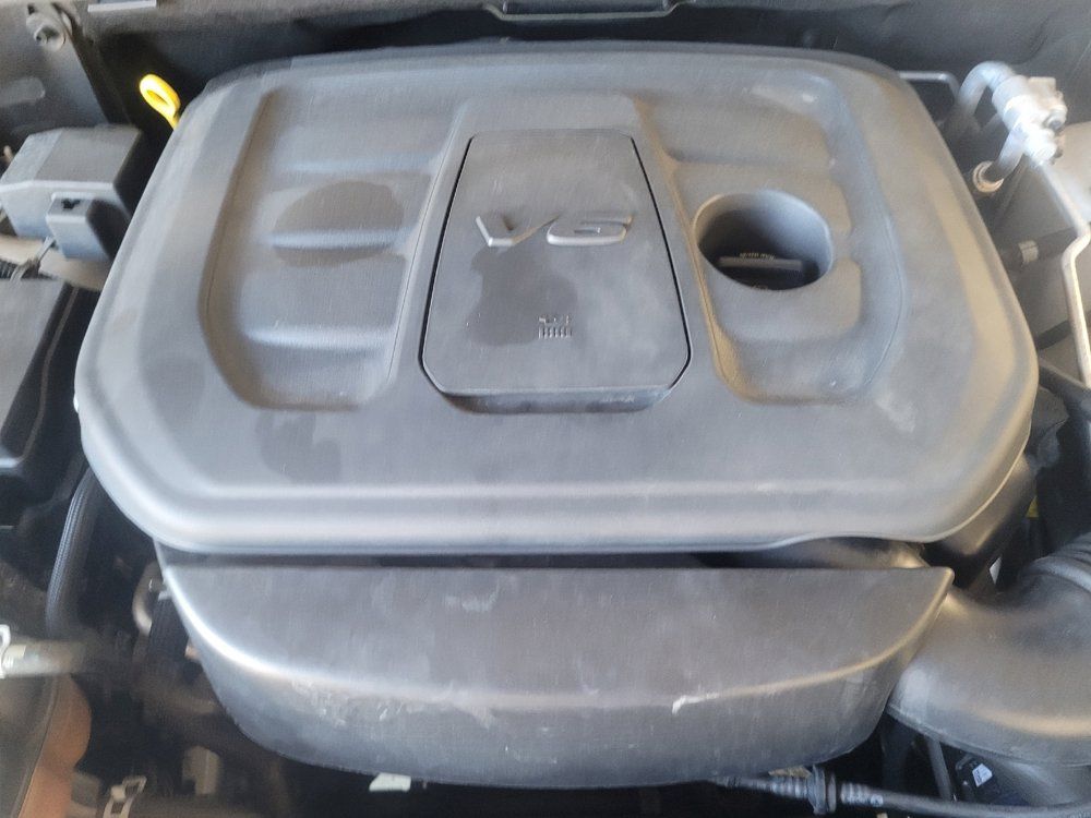 Used 2019 Jeep Grand Cherokee Laredo RWD image 30