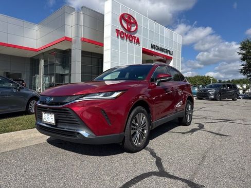 Used 2021 Toyota Venza Limited image 1