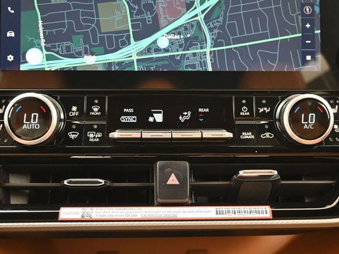 Certified 2025 Toyota Highlander Platinum AWD/4WD image 26