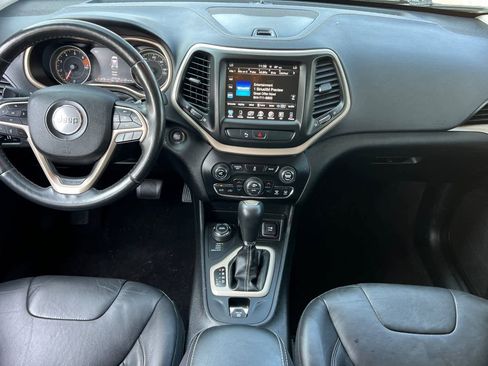 Used 2018 Jeep Cherokee Limited image 4