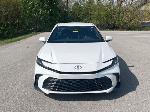 Used 2025 Toyota Camry SE image 8