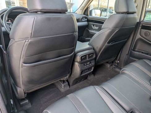 Certified 2024 Honda Pilot Touring image 17