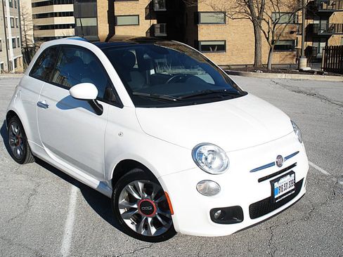 Used 2015 FIAT 500 Sport w/ Comfort/Convenience Group FWD image 2