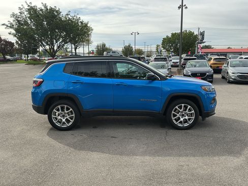 Used 2025 Jeep Compass Limited AWD/4WD image 4