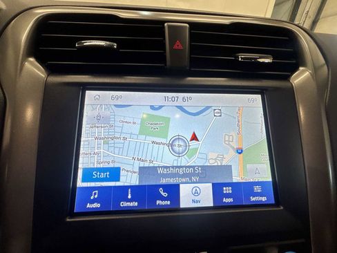 Used 2020 Ford Fusion SE image 19