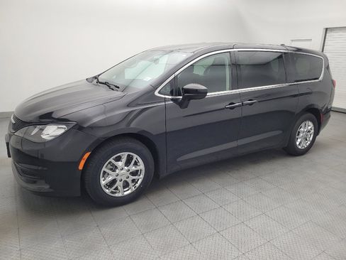 Used 2023 Chrysler Voyager LX FWD image 2