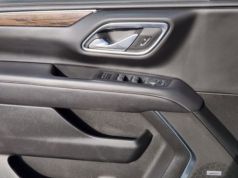 Used 2024 Chevrolet Tahoe Premier RWD image 18