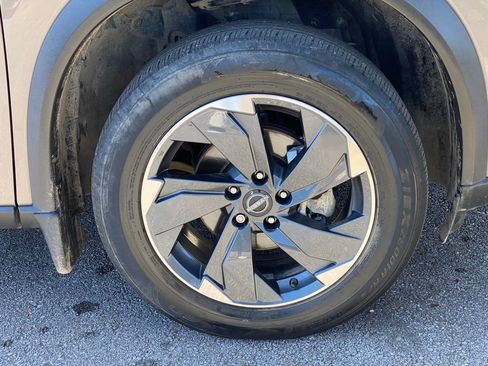 Used 2024 Nissan Rogue SV w/ SV Premium Package FWD image 40