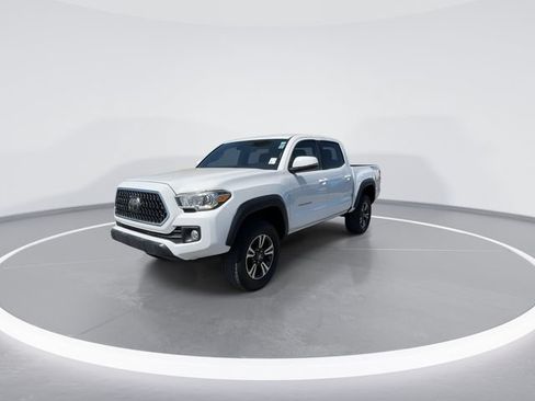 Used 2019 Toyota Tacoma TRD Off-Road w/ Technology Package RWD image 3