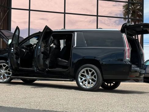 Used 2019 Cadillac Escalade ESV Luxury image 30