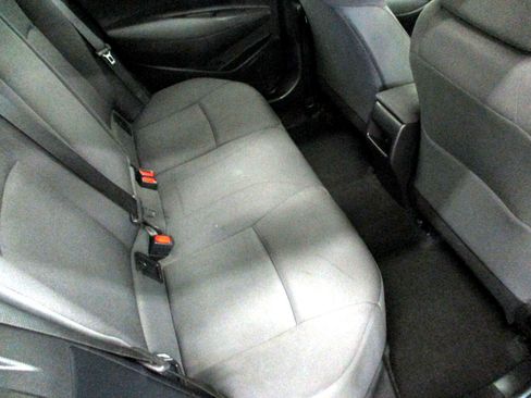 Used 2021 Toyota Corolla LE image 11