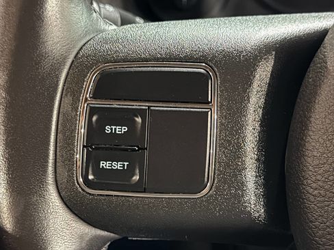 Used 2013 Jeep Compass Latitude FWD image 31