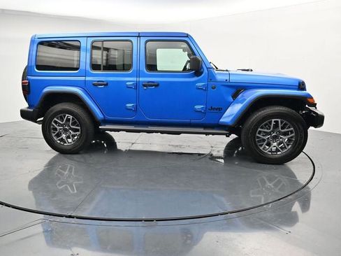 Used 2025 Jeep Wrangler Unlimited Sahara AWD/4WD image 12
