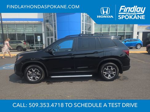Used 2023 Honda Passport TrailSport image 2