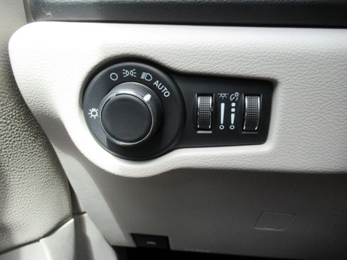 Certified 2022 Chrysler Voyager LX FWD image 20