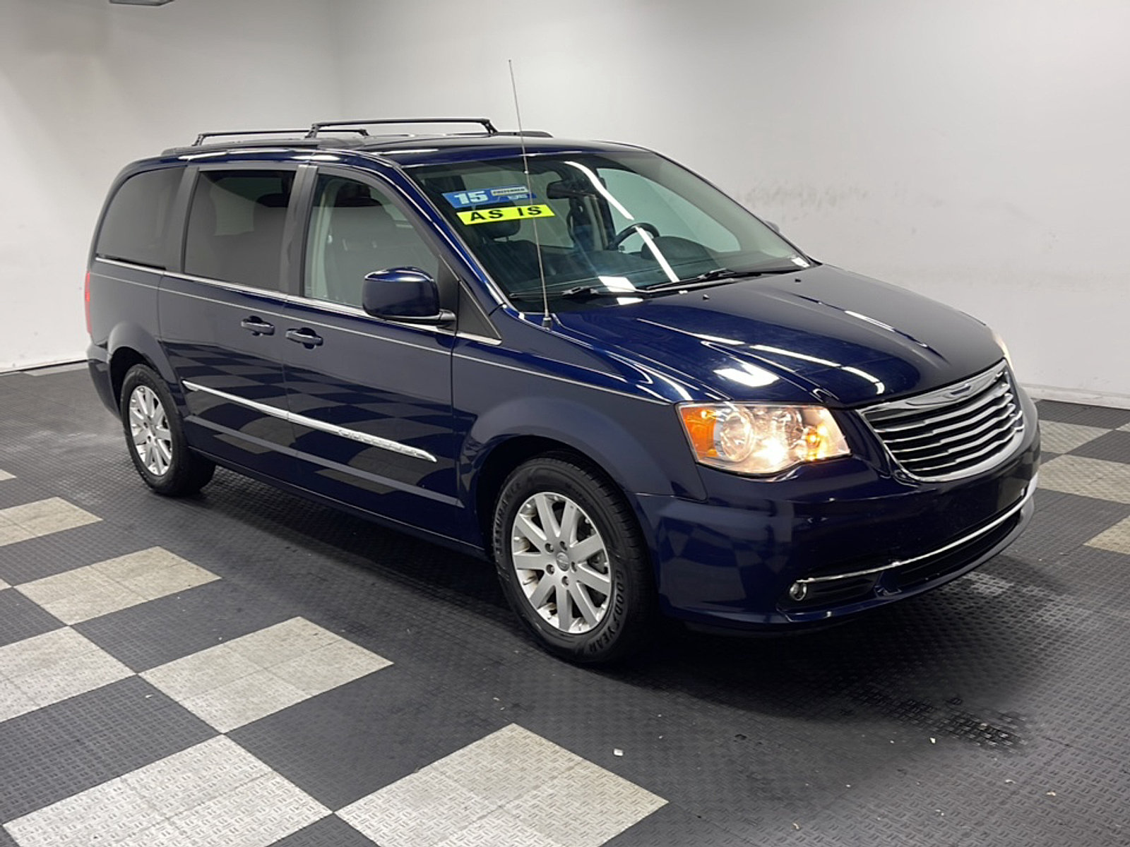 Used 2015 Chrysler Town & Country Touring FWD image 23