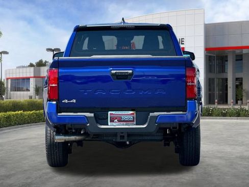 Used 2025 Toyota Tacoma SR5 AWD/4WD image 5