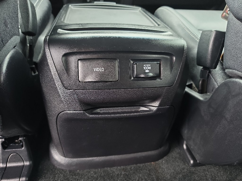 Used 2015 Toyota Sienna SE FWD image 21