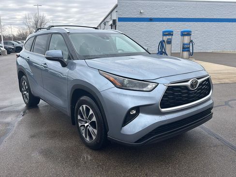 Used 2024 Toyota Highlander XLE image 9