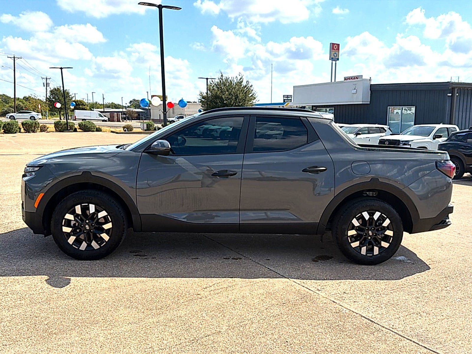 Used 2025 Hyundai Santa Cruz SEL FWD image 2