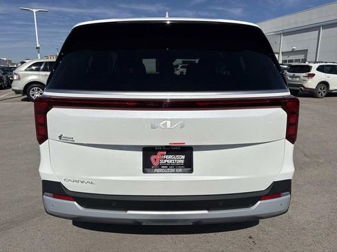 New 2026 Kia Carnival EX image 4