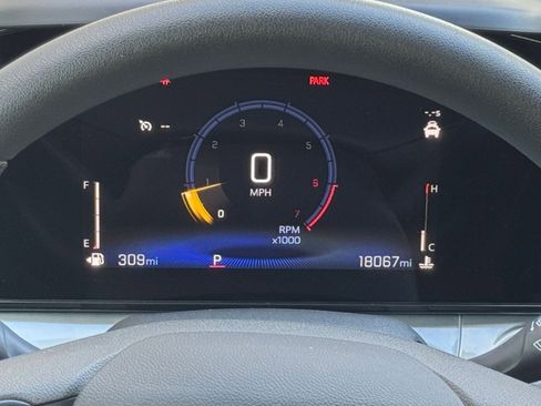 Used 2025 Chevrolet Trax LT image 40