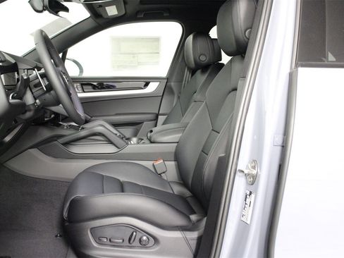 New 2026 Porsche Cayenne image 5