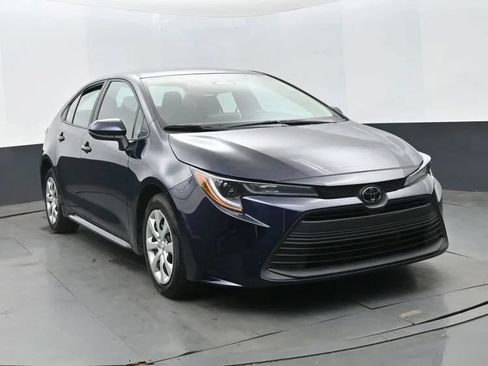 Used 2024 Toyota Corolla LE FWD image 2