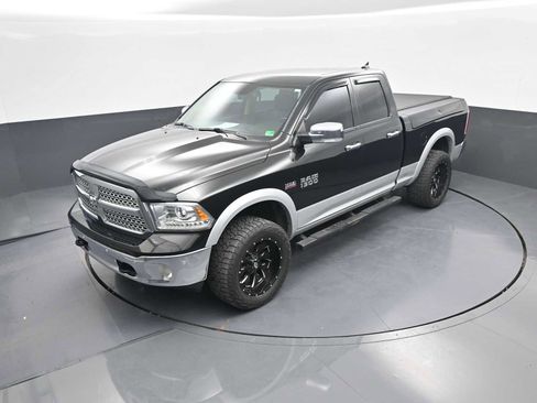 Used 2017 RAM 1500 Laramie w/ Convenience Group AWD/4WD image 28
