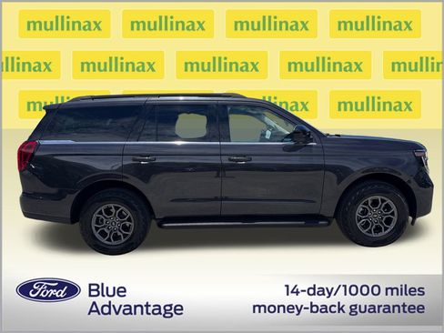Used 2025 Ford Expedition Active RWD image 2