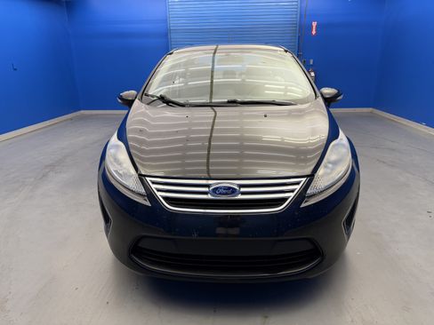 Used 2013 Ford Fiesta SE FWD image 3