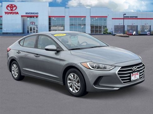 Used 2018 Hyundai Elantra SE image 2