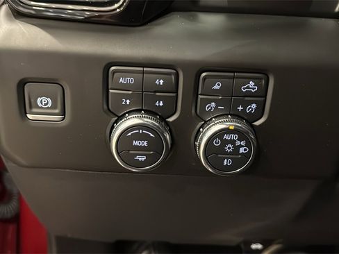 Used 2025 GMC Sierra 1500 AT4 w/ AT4 Premium Package image 34