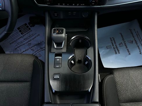 Used 2025 Nissan Rogue SV image 15