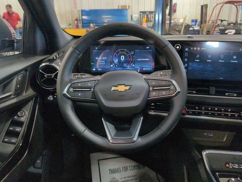 New 2026 Chevrolet Equinox LT w/ Convenience Package II image 10