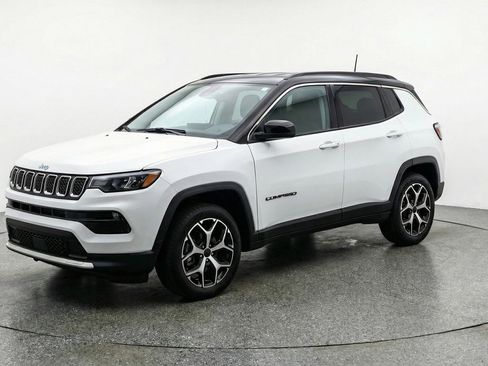Used 2025 Jeep Compass Limited image 3