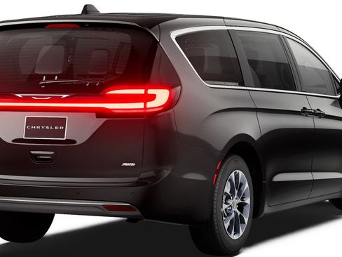 New 2027 Chrysler Pacifica Select AWD/4WD image 2