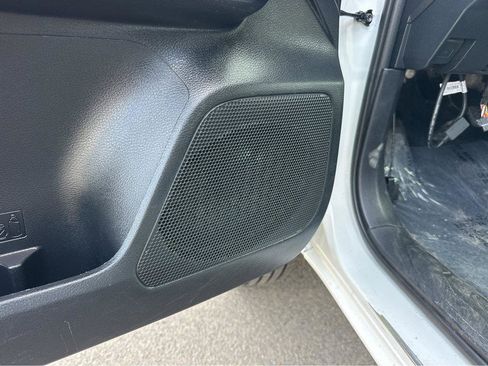 Used 2019 Toyota Tacoma SR image 34