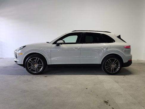 Used 2023 Porsche Cayenne AWD/4WD image 2
