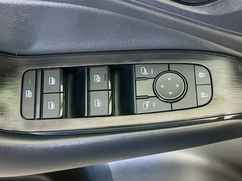 Used 2024 Nissan Rogue S image 15