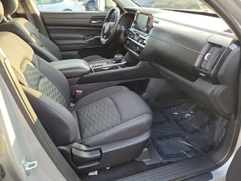 Used 2022 Nissan Pathfinder SV w/ SV Black Package image 15