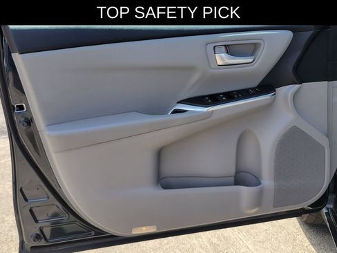 Used 2017 Toyota Camry LE FWD image 17