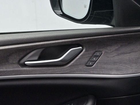 Used 2023 Jeep Grand Cherokee Limited w/ Luxury Tech Group II image 11