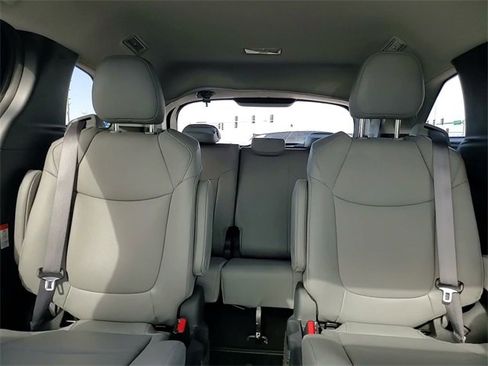 Used 2025 Toyota Sienna XLE w/ XLE Plus Package image 22