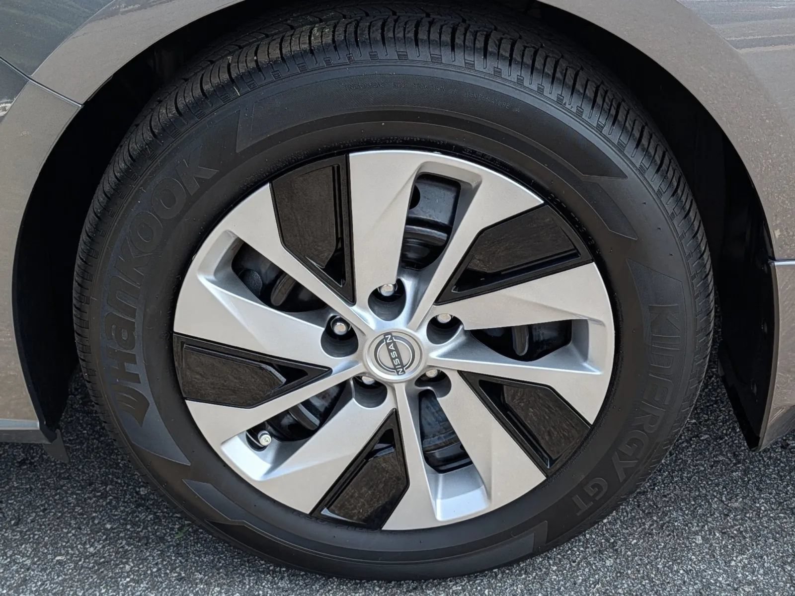 Used 2025 Nissan Altima 2.5 S FWD image 11