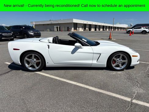 Used 2006 Chevrolet Corvette Convertible w/ Preferred Equipment Group RWD image 2