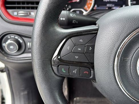 Used 2022 Jeep Renegade Trailhawk AWD/4WD image 16