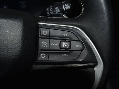 Used 2024 Jeep Grand Cherokee L Laredo image 18